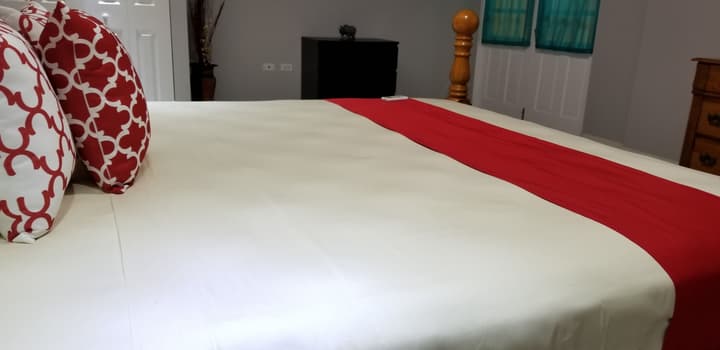 New Kingston Guest Apartment at Donhead