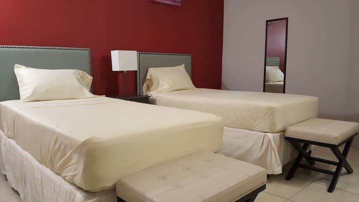 New Kingston Guest Apartment at Donhead