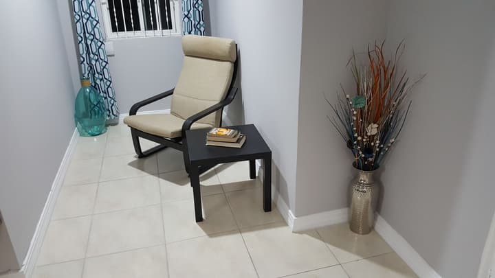New Kingston Guest Apartment at Donhead