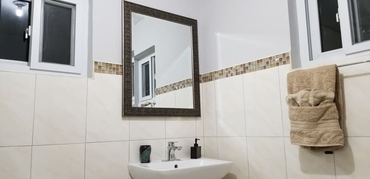 New Kingston Guest Apartment at Donhead