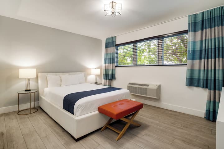 Waterside Hotel and Suites