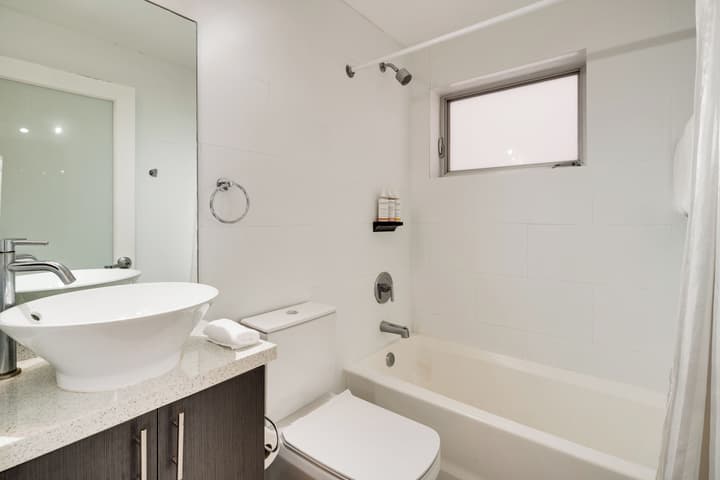 Waterside Hotel and Suites