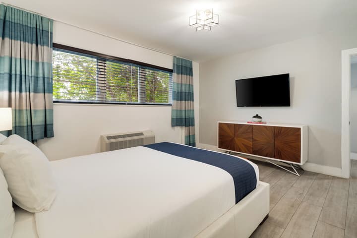 Waterside Hotel and Suites