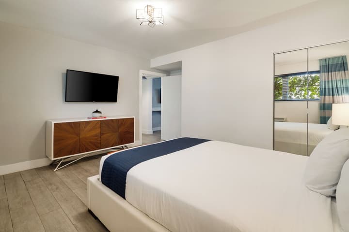 Waterside Hotel and Suites