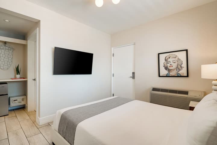 Waterside Hotel and Suites