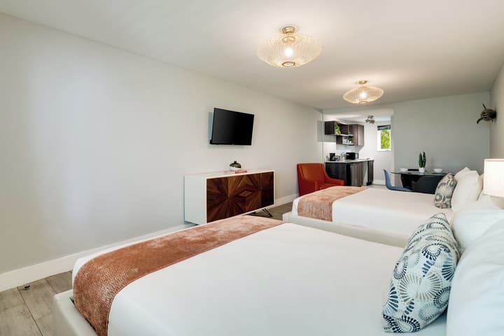Waterside Hotel and Suites