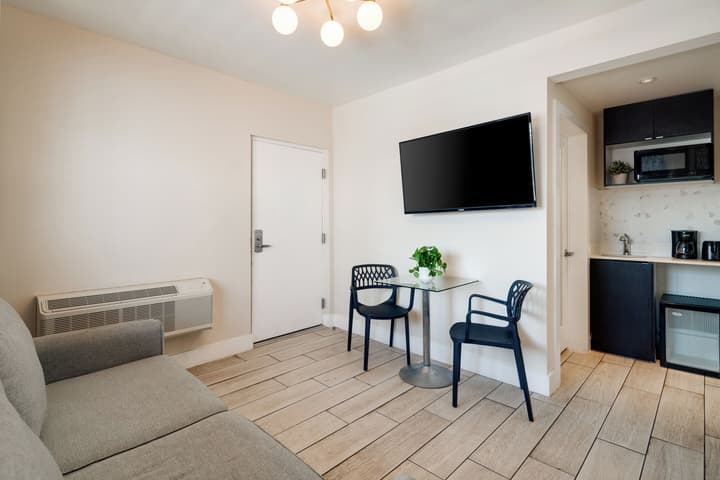 Waterside Hotel and Suites