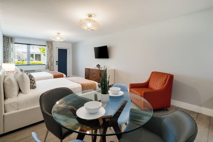 Waterside Hotel and Suites