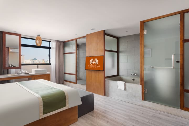 Clover Hotel Monivong