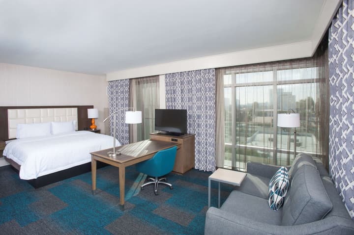 Hampton Inn & Suites LAX El Segundo