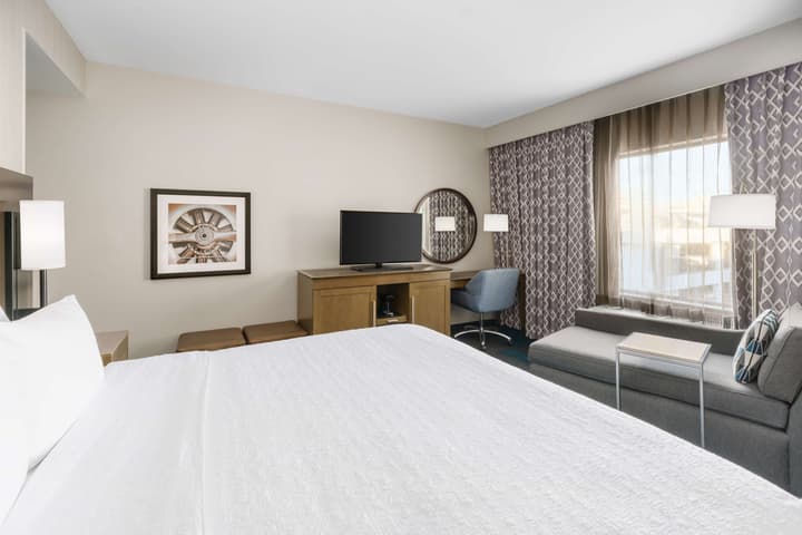 Hampton Inn & Suites LAX El Segundo