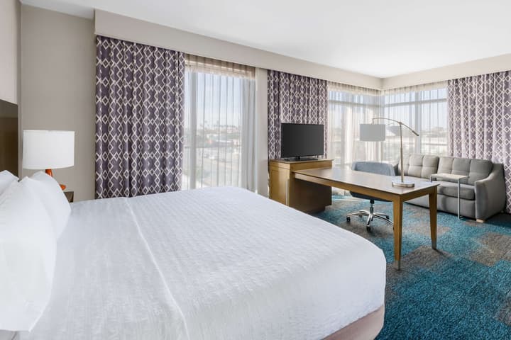 Hampton Inn & Suites LAX El Segundo