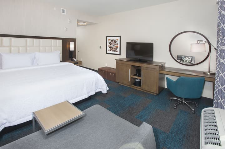 Hampton Inn & Suites LAX El Segundo