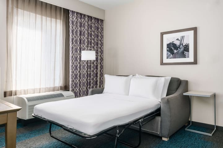 Hampton Inn & Suites LAX El Segundo