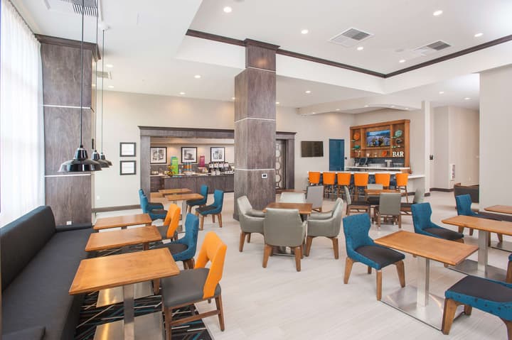 Hampton Inn & Suites LAX El Segundo