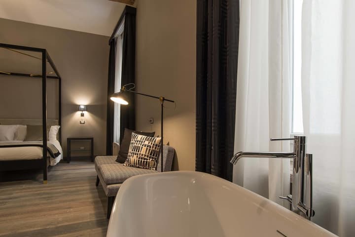 Colonna Suite del Corso