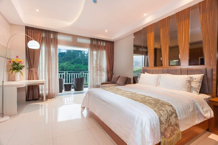 Le Eminence Hotel Convention & Resort Ciloto - Puncak