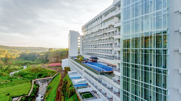 Le Eminence Hotel Convention & Resort Ciloto - Puncak