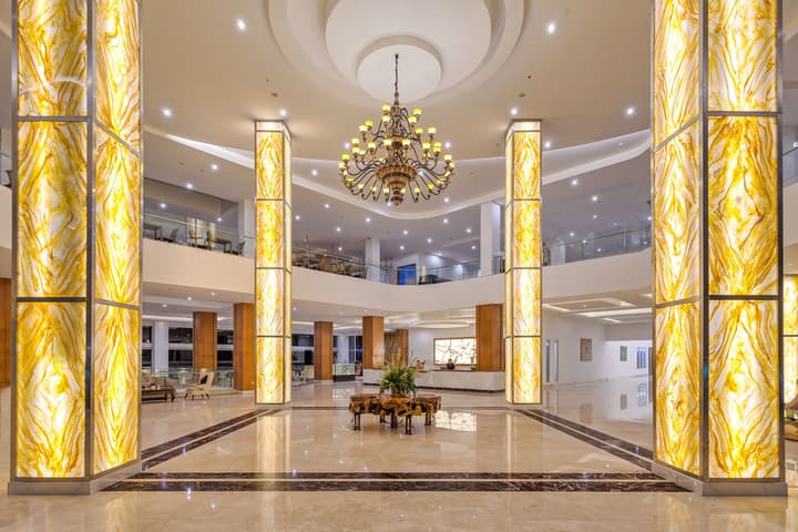 Le Eminence Hotel Convention & Resort Ciloto - Puncak