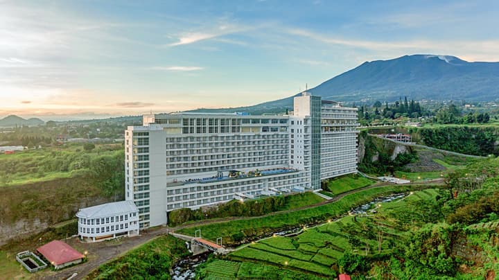 Le Eminence Hotel Convention & Resort Ciloto - Puncak
