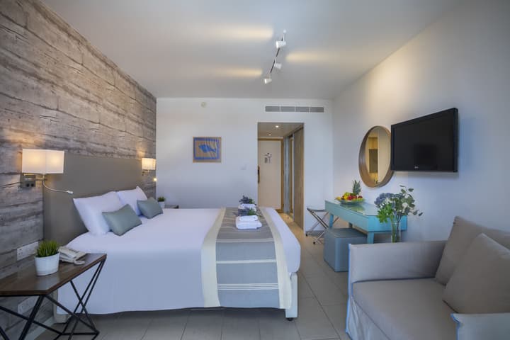 Leonardo Plaza Cypria Maris Beach Hotel & Spa