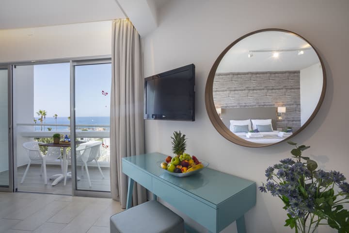 Leonardo Plaza Cypria Maris Beach Hotel & Spa