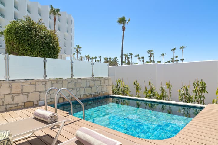 Leonardo Plaza Cypria Maris Beach Hotel & Spa