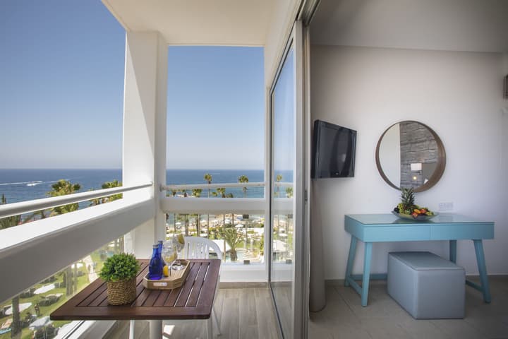 Leonardo Plaza Cypria Maris Beach Hotel & Spa