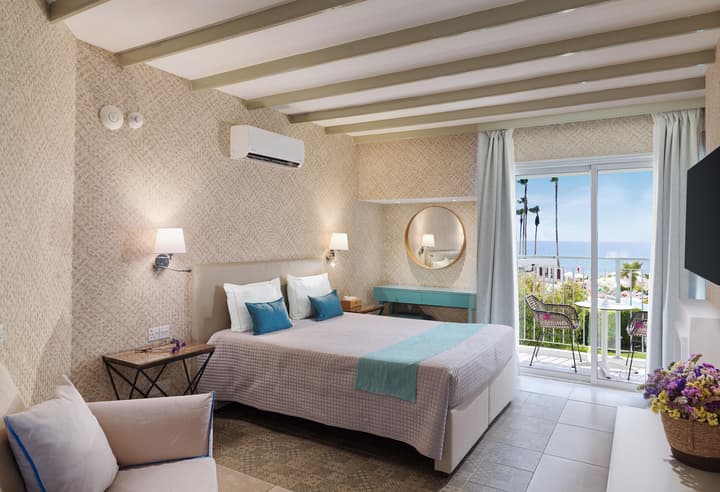Leonardo Plaza Cypria Maris Beach Hotel & Spa