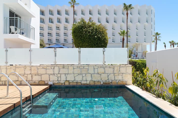 Leonardo Plaza Cypria Maris Beach Hotel & Spa