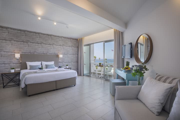 Leonardo Plaza Cypria Maris Beach Hotel & Spa