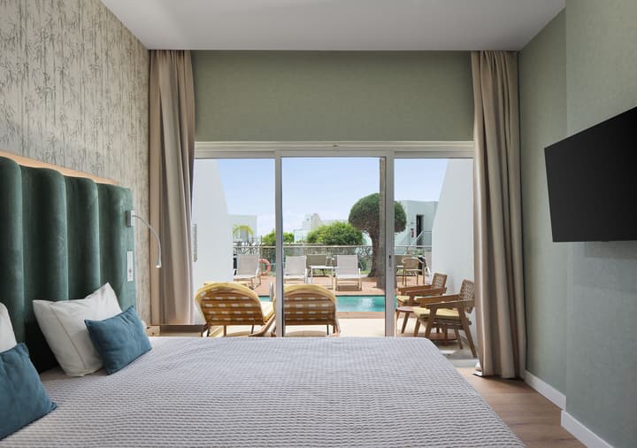 Leonardo Plaza Cypria Maris Beach Hotel & Spa