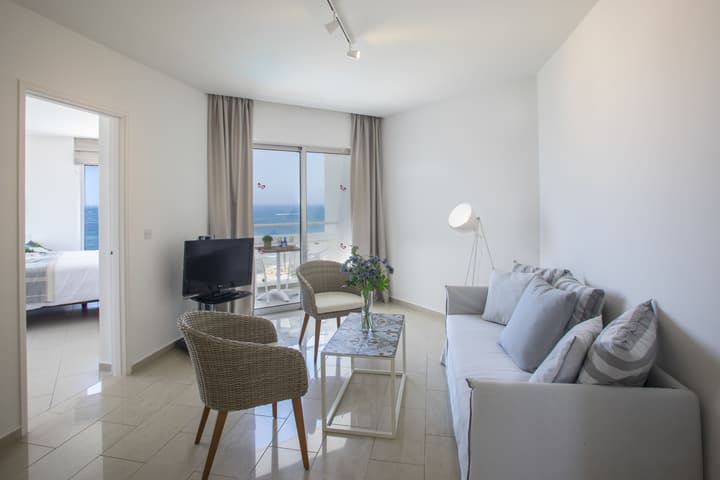 Leonardo Plaza Cypria Maris Beach Hotel & Spa