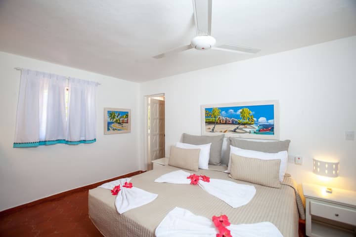 Los Corales Beach Village