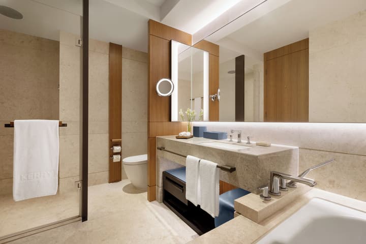Kerry Hotel Hong Kong by Shangri-la