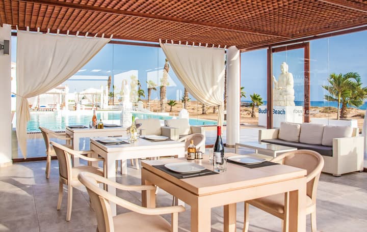 Hotel LIVVO Budha Beach