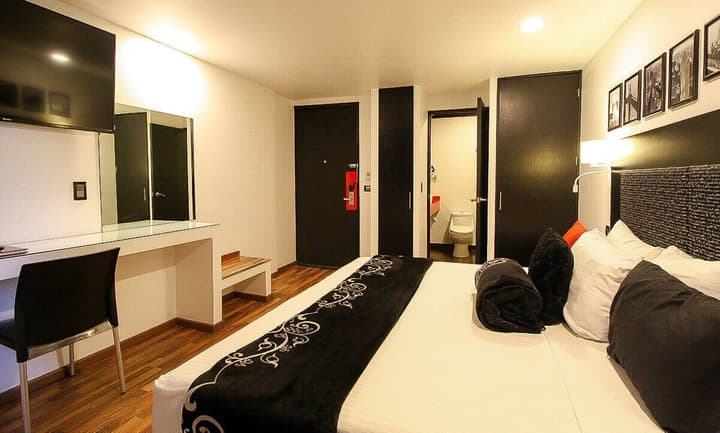 Hotel Black
