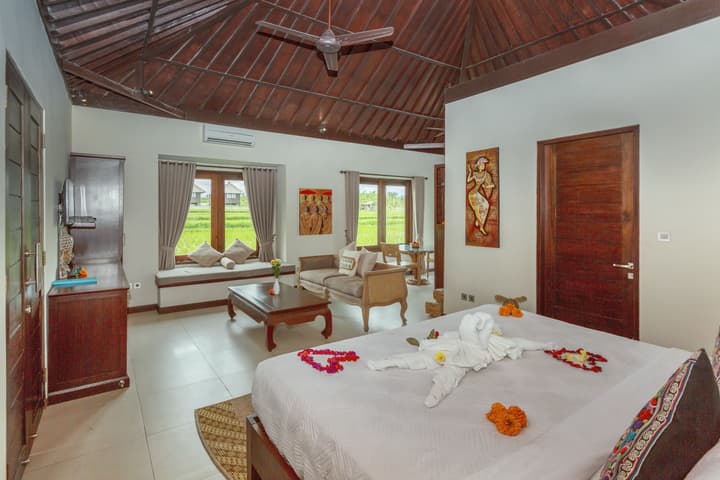 Solo Villas and Retreat