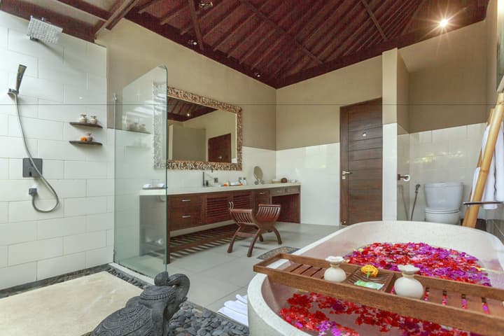 Solo Villas and Retreat