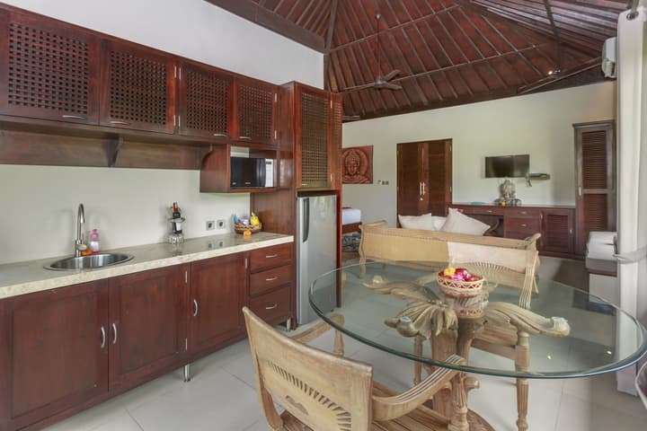 Solo Villas and Retreat