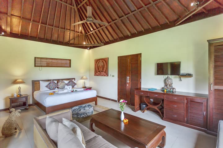 Solo Villas and Retreat