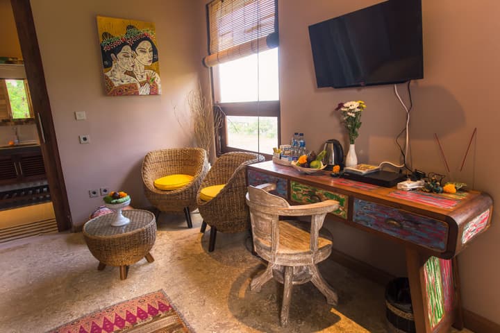 Solo Villas and Retreat