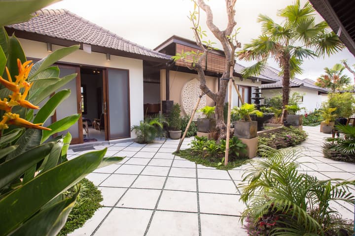 Solo Villas and Retreat