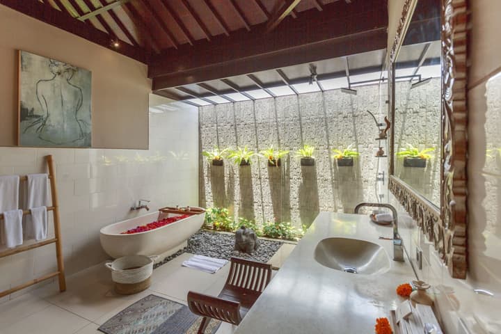 Solo Villas and Retreat