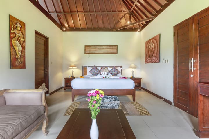 Solo Villas and Retreat
