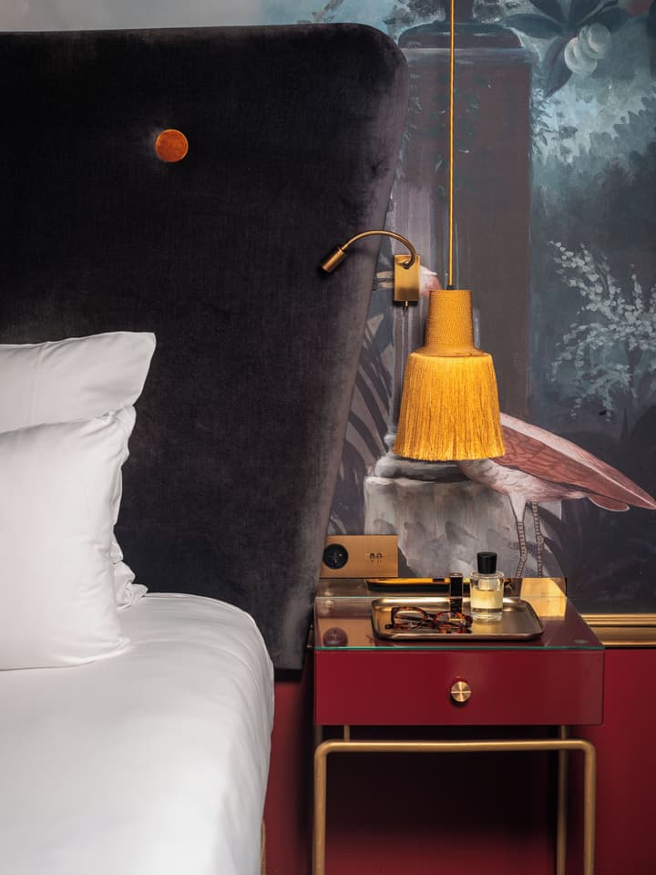 Snob Hotel