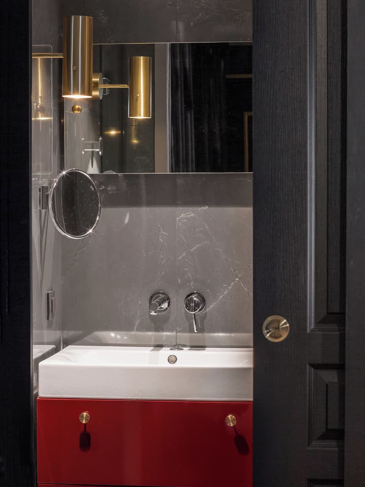 Snob Hotel