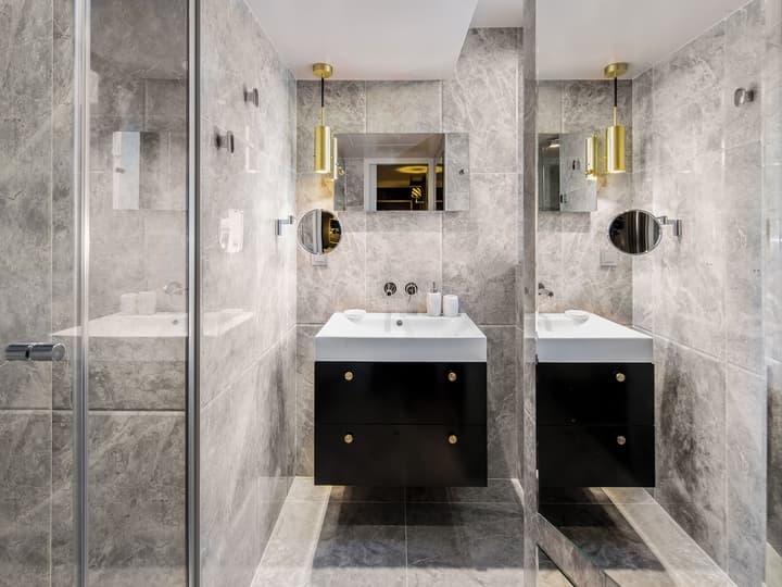 Snob Hotel