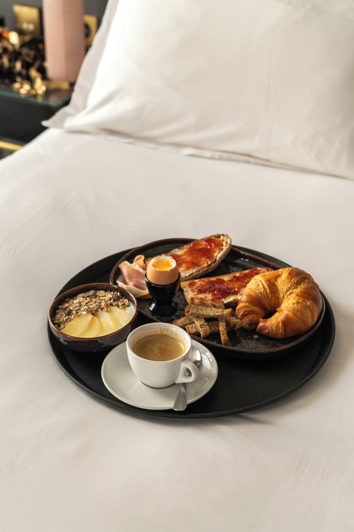 Snob Hotel