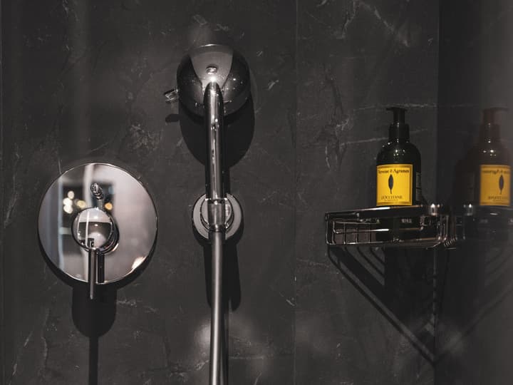 Snob Hotel